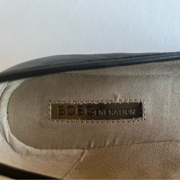 BCBGeneration Black Bow and Charm Embellished Ballet Flat shoe woman’s s… - Picture 6 of 11